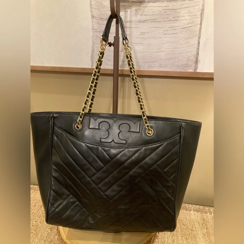 Tory Burch Alexa Black Soft leather quilted‎ Chevron Quilted Print Chain tote